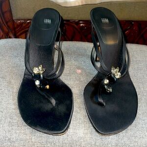 Vera Wang Black Jeweled Thong Heel Sandals